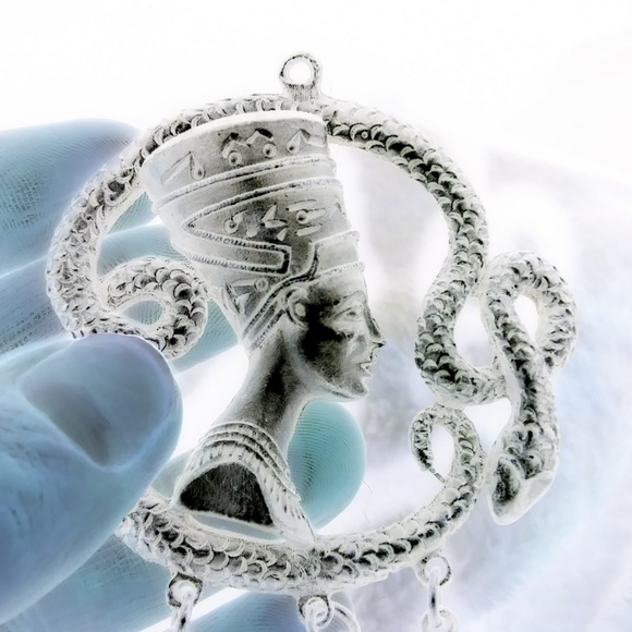 NERFERTITI SILVER NECKLACE PENDANT. - Picture 1 of 8
